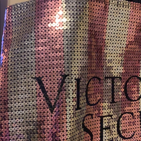 VS sequence Tote barely used - Picture 6 of 7